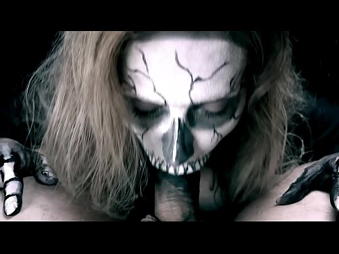 ❤️ Vajzë demonike që thith karin me gojën e saj të zezë dhe gëlltit sperma. ❤❌ Porno vk tek ne
